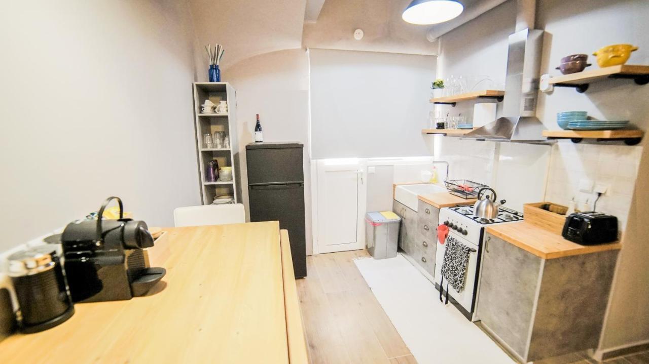 D16 Athens Apartment - 5' Mins To Petralona Metro エクステリア 写真